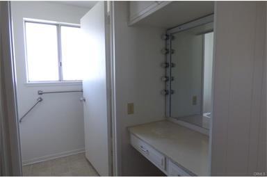 Building Photo - 2 Bedroom w/View