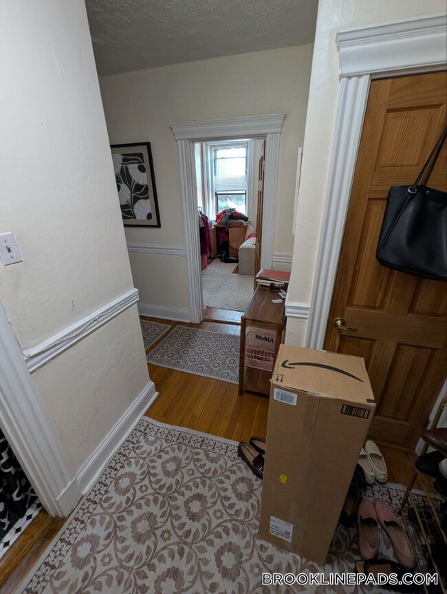 Building Photo - 364 Riverway