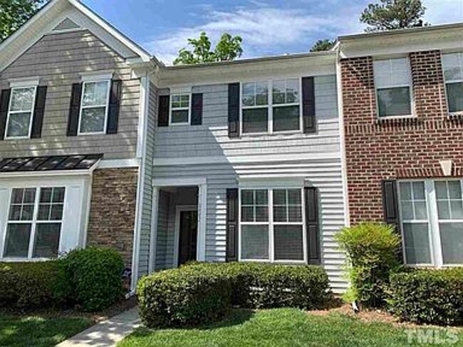 Primary Photo - Must See Townhouse! Tons of Living Space! ...