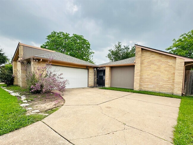 Building Photo - 2115 Barrington Pl Dr