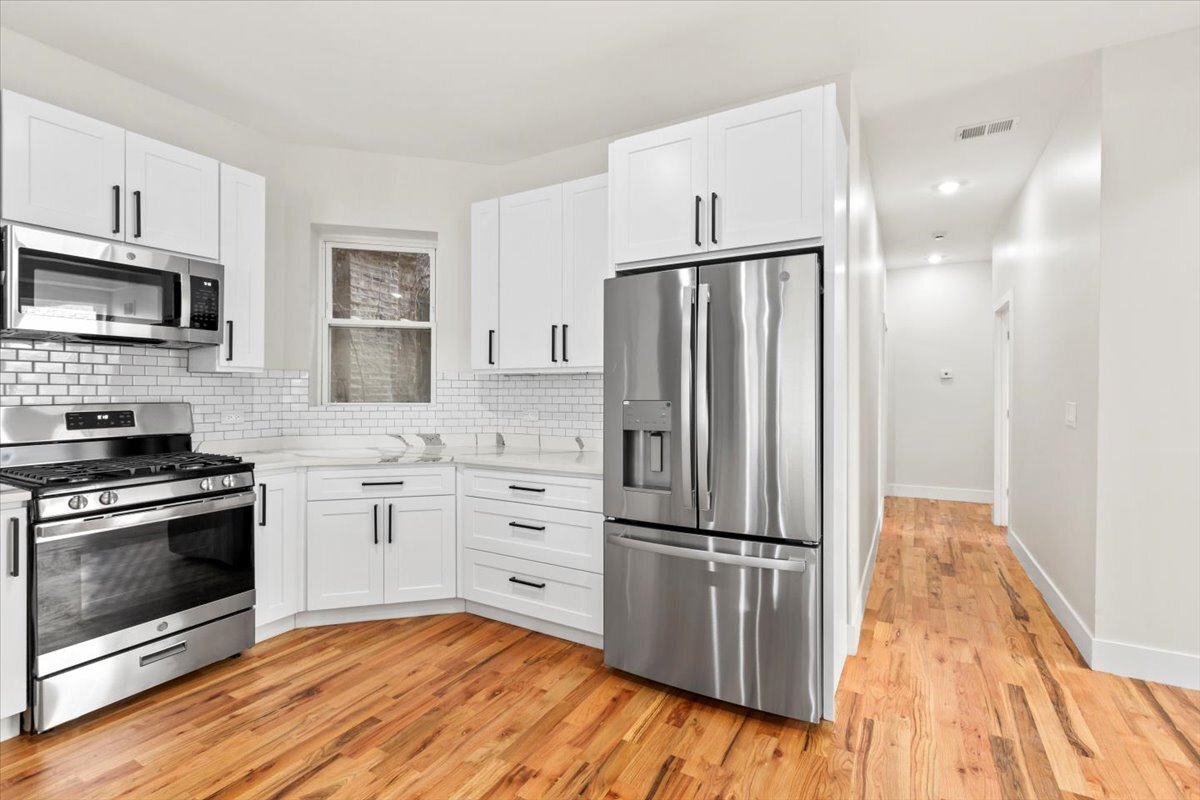 Kitchen - 6128 S Rhodes Ave