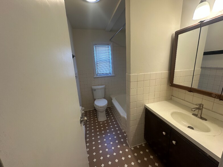 Building Photo - 5388 Chapmans Rd