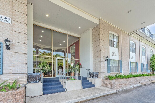 Building Photo - 2601 Bellefontaine