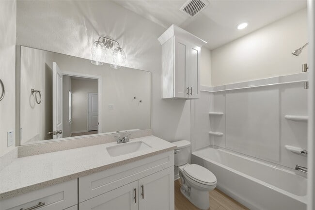 Building Photo - 716 W Dallas St