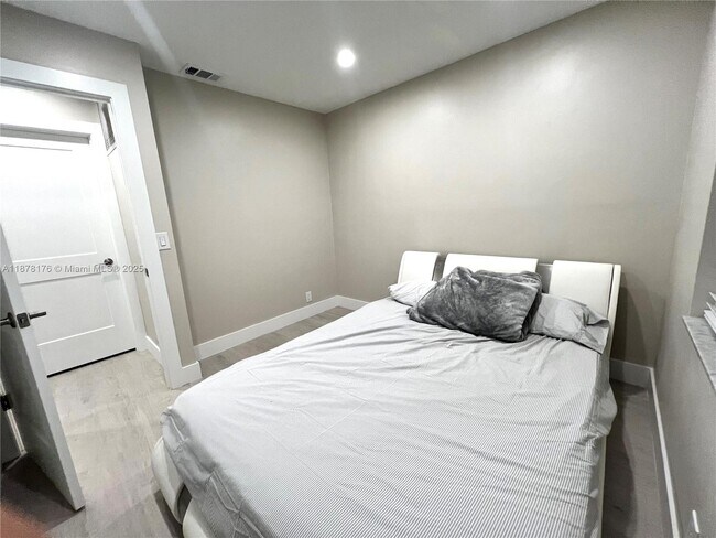 Building Photo - 318 SW 76th Terrace