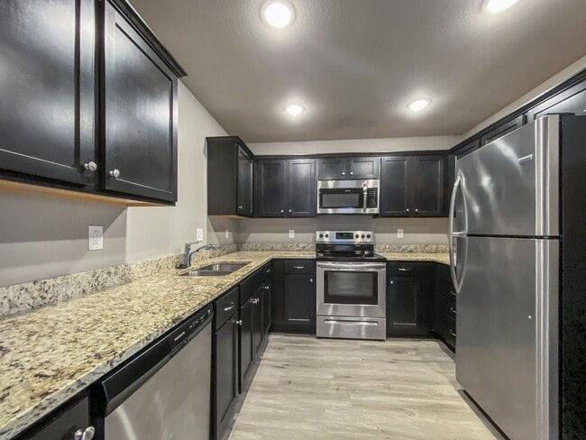 Building Photo - Updated 3-Bed, 2-Bath Ranch Townhome with Garage in Blue Springs