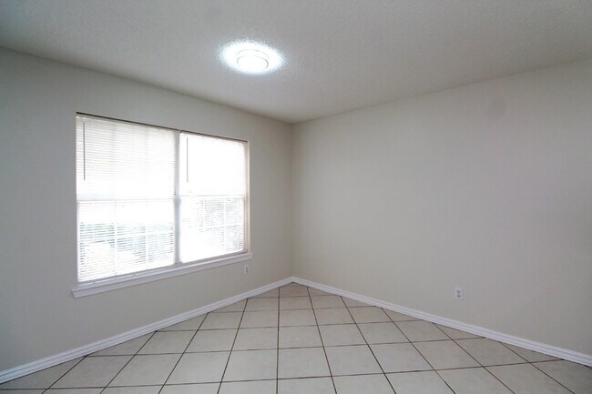 Building Photo - 3BR/2BA Brick Home in Southwest Pensacola – Coming Available 12/19