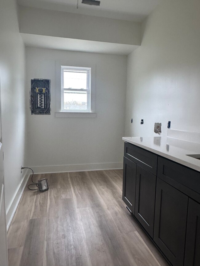 Building Photo - 4018 Cumberland Ave