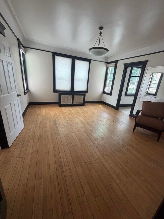 Building Photo - 425 75th St