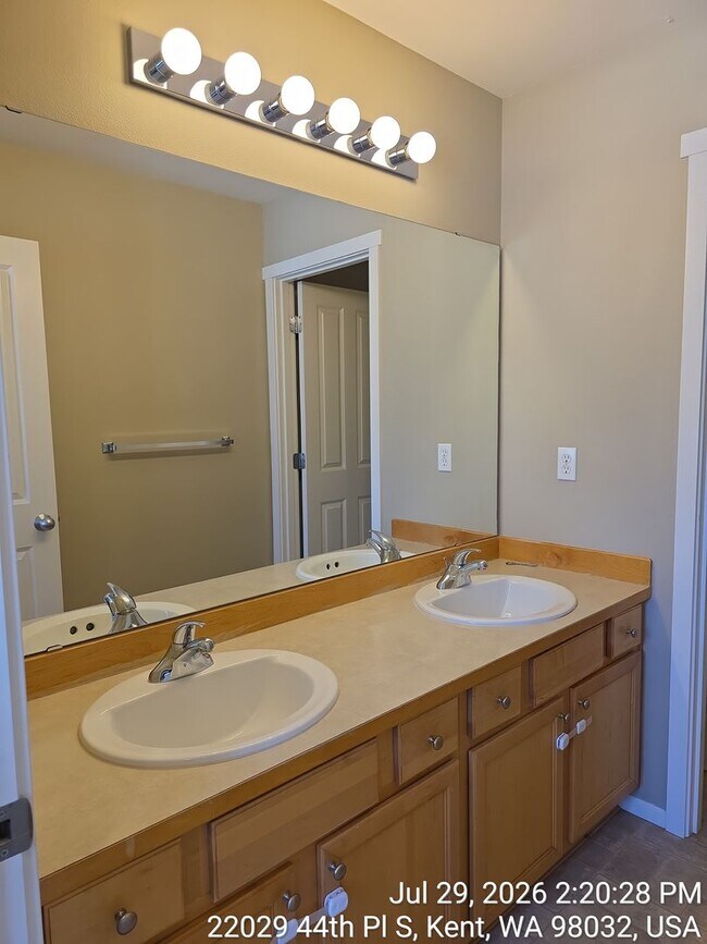 Building Photo - Kent The Parks HOA Community  3 bed, 2.5 bath rental home. Available NOW!