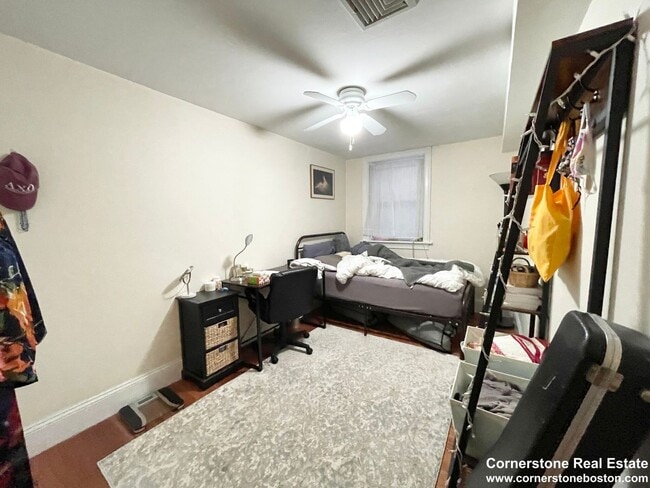 Building Photo - Five bed two bath near NEU...