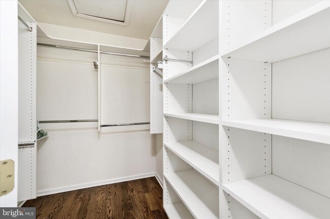 Building Photo - 5 Trewbridge Ct