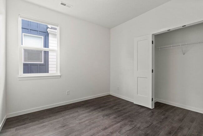 Building Photo - 708 S Crescent Ln