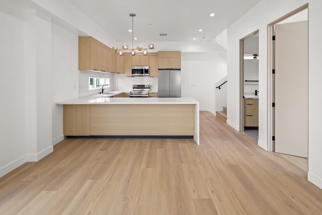 Building Photo - 11010 Hortense St