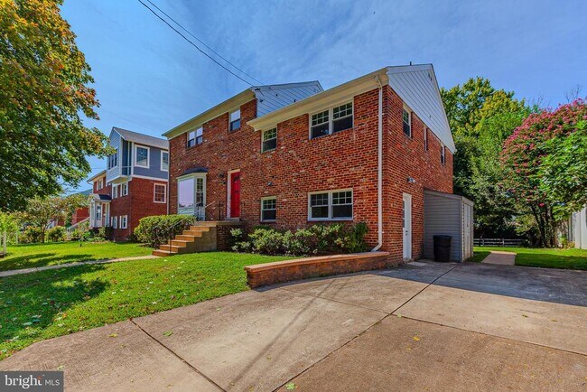 Building Photo - 9902 Belhaven Rd