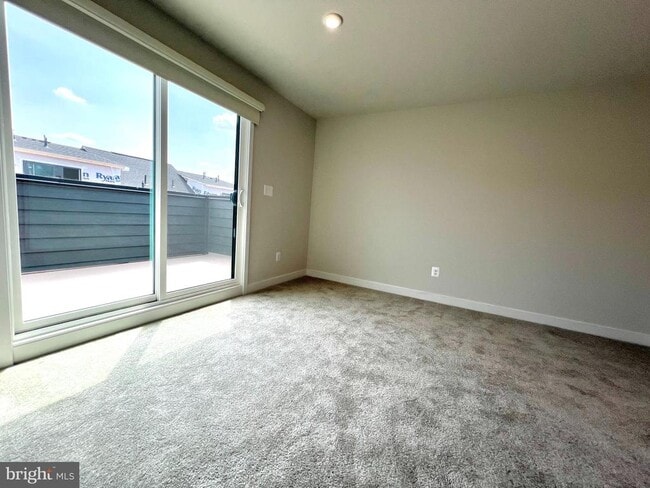 Building Photo - 4322 Ellipse Ter