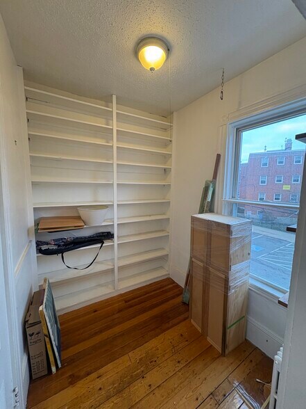 Building Photo - 66 Callender St