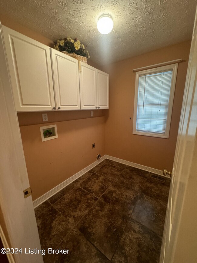Building Photo - 14226 Academy Ridge Blvd