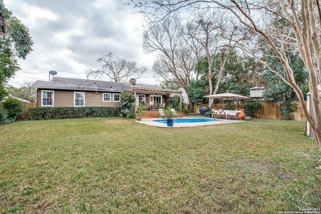 Building Photo - STUNNING 3-BEDROOM HOME WITH POOL IN ALAMO HEIGHTS