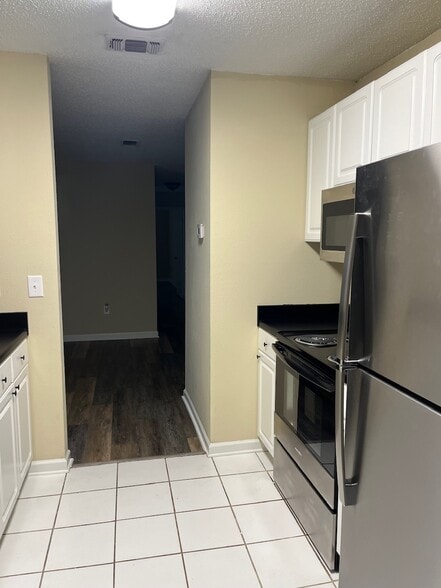 Building Photo - 929 Greystone Dr