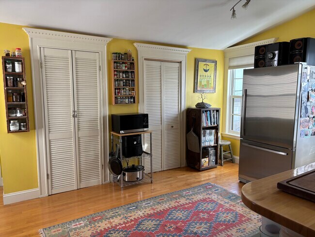 Building Photo - 272 Danforth St