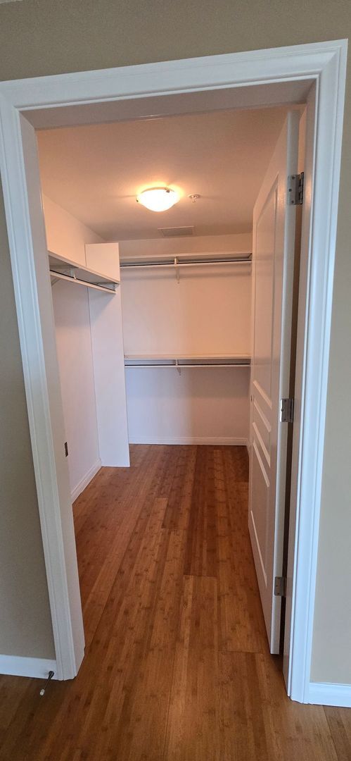 Building Photo - Modern 2 Bed, 2 Bath Condo in the Heart of...