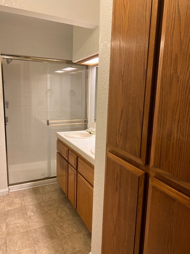 Building Photo - SPACIOUS 2 BEDROOM CONDO - BOTH HAVE ENSUITES!