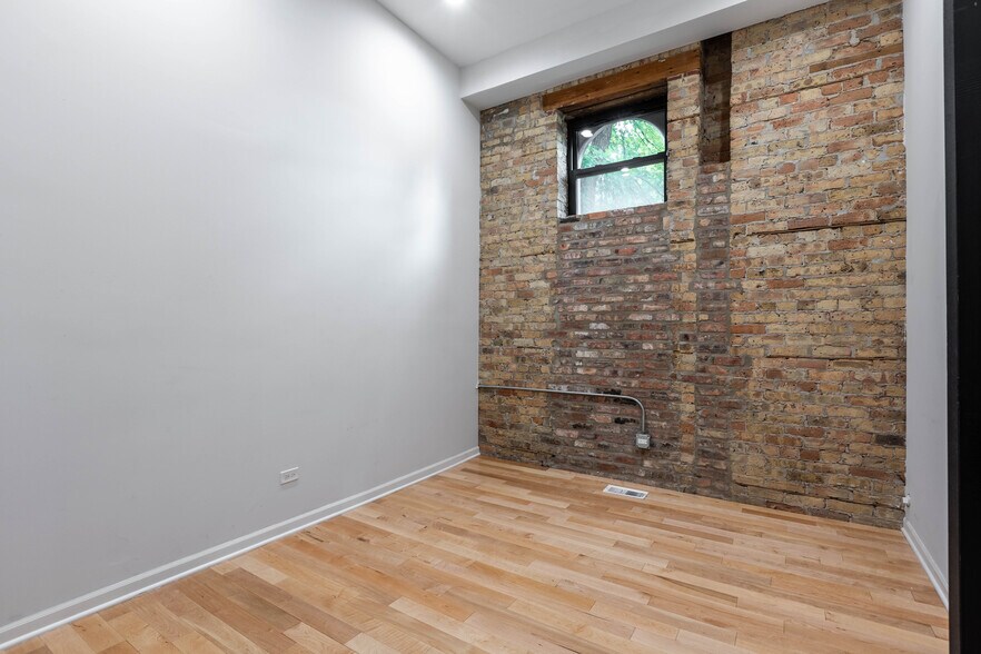 Building Photo - 2701 W Thomas St