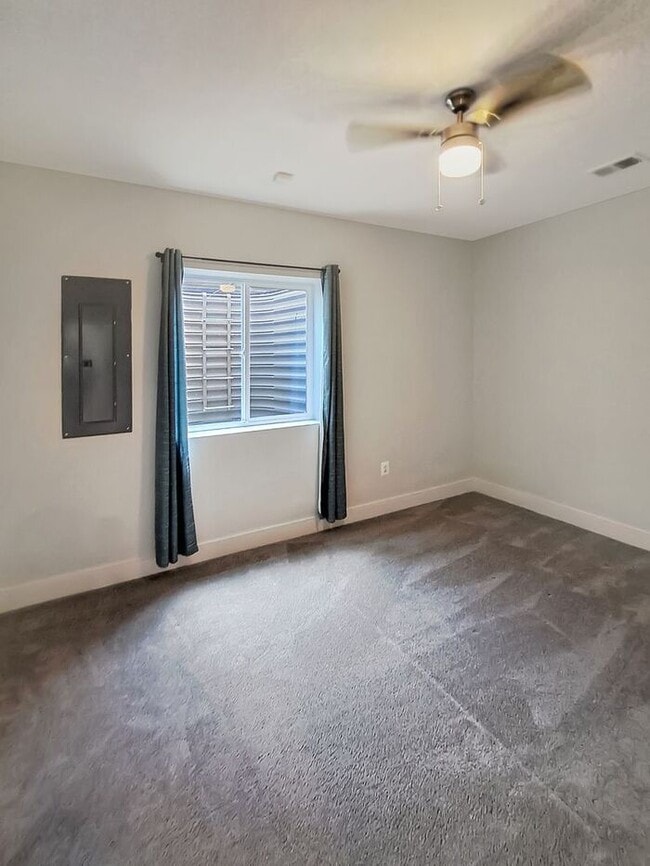 Building Photo - Amazing 3 Level Corner Lot Home in Waldorf...