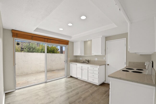 Building Photo - Beautiful Single-Level Detached Home in Villa Pacifica For Lease