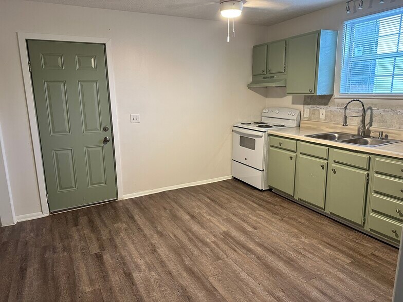 Kitchen - 3854 Edwards Ave