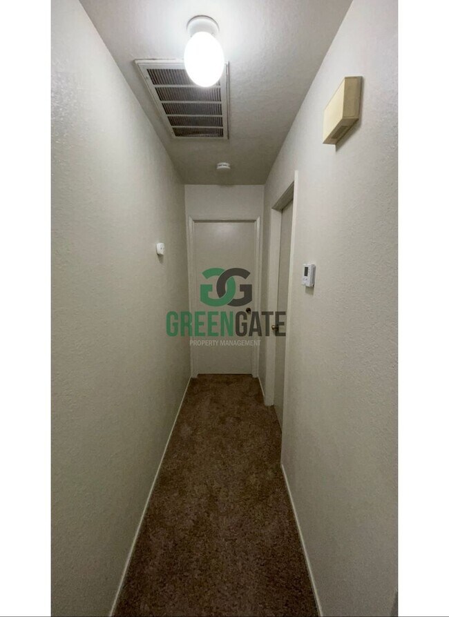 Building Photo - 3517 Woodglen Dr