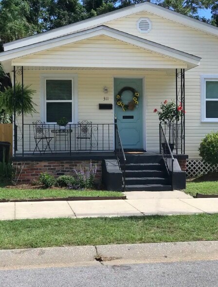 Building Photo - 311 E Strong St