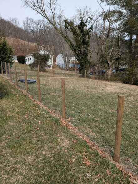 Building Photo - 1001 E Main St