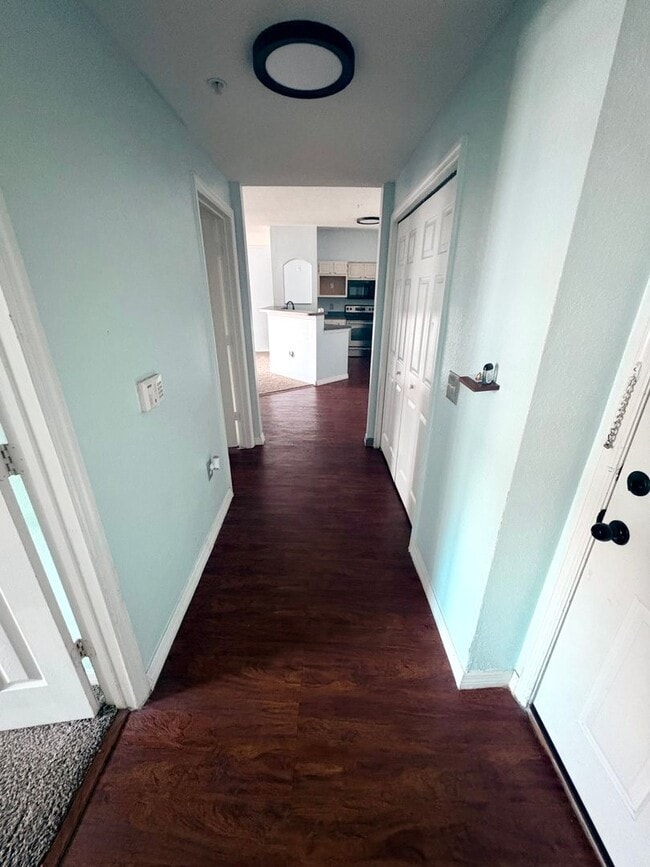 Building Photo - AVAILABLE NOW: First-floor 2-bedroom, 1-ba...