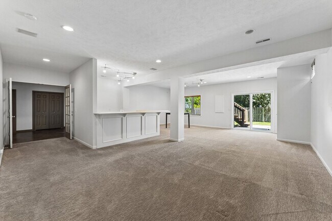 Building Photo - 4 Bedroom Elkhorn Ranch!