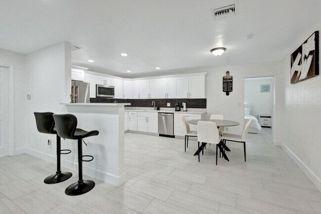 Building Photo - 3837 NE Melba Dr