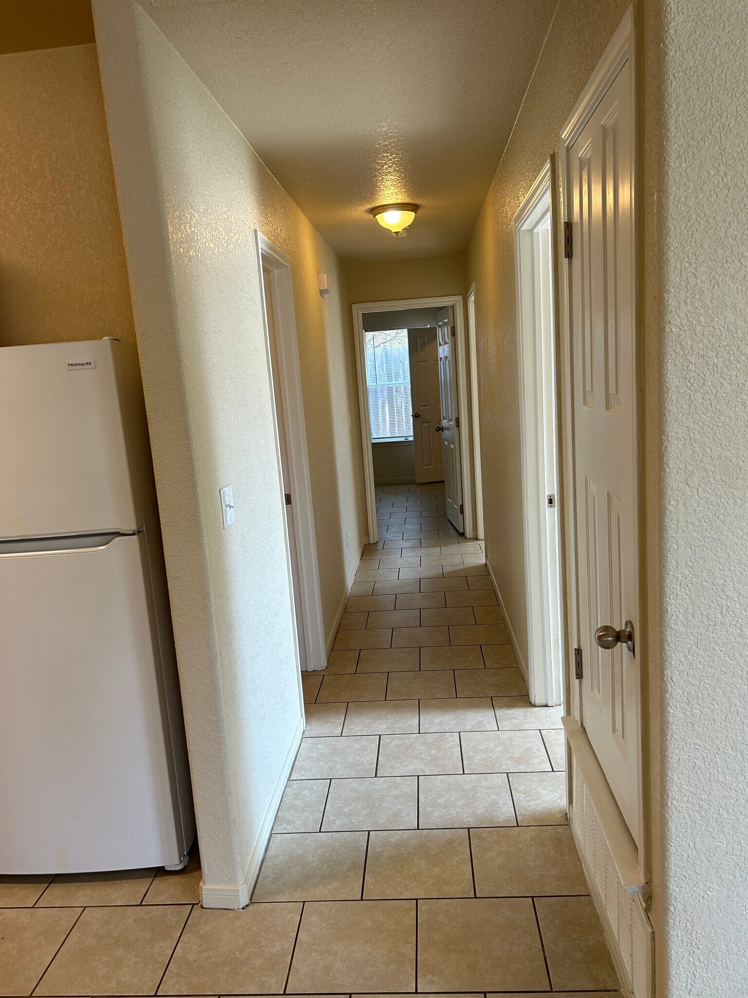 hall / foyer - 220 Ryan Cir Apt B