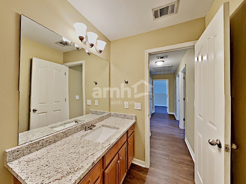 Building Photo - 5219 Cloister Dr