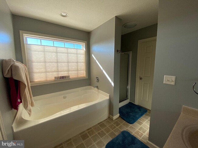 Building Photo - 45 S Strawberry Hill Dr