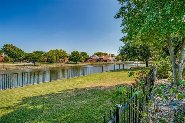 Building Photo - 824 Woodlake Dr