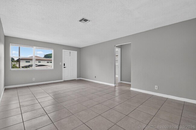 Building Photo - 1037 W 28th St