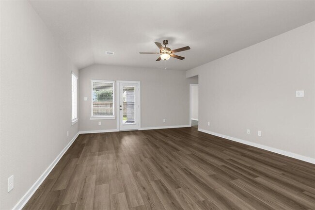Building Photo - 38710 Yellowstone Dr