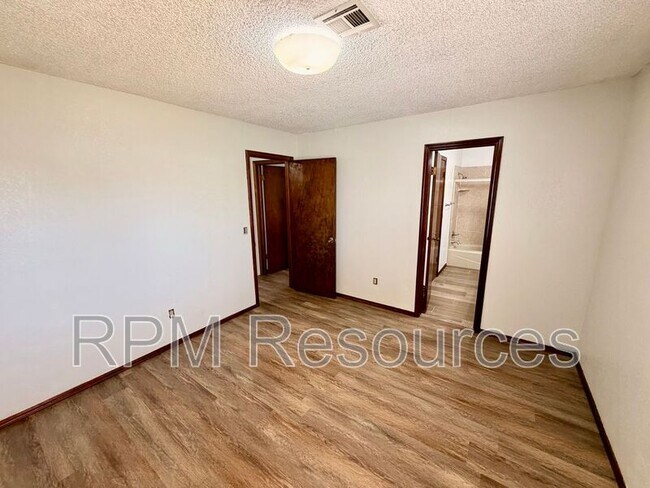 Building Photo - 6012 Gaelic Glen Dr