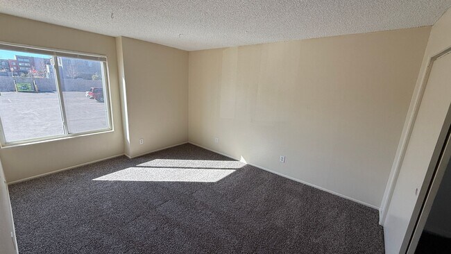 Building Photo - Completely Updated 2 Bedroom 2 Bathroom Condo in High Hollows Available NOW!