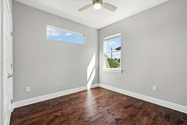 Building Photo - 706 Short Kemp St