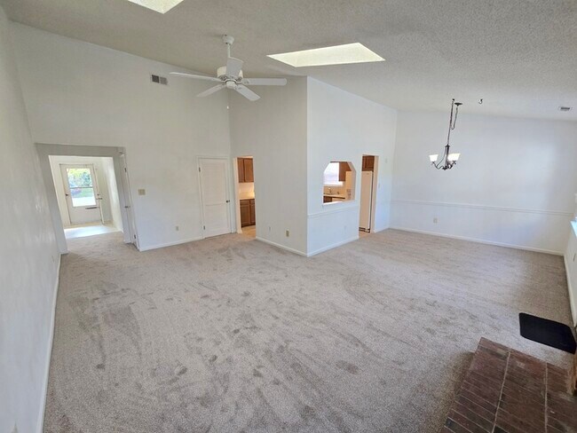 Building Photo - BEAUTIFUL 3-BED, 2-BATH HOME ON THE LAKE I...