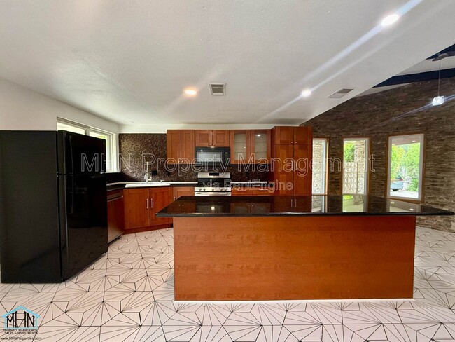 Building Photo - 100 Bluet Ln