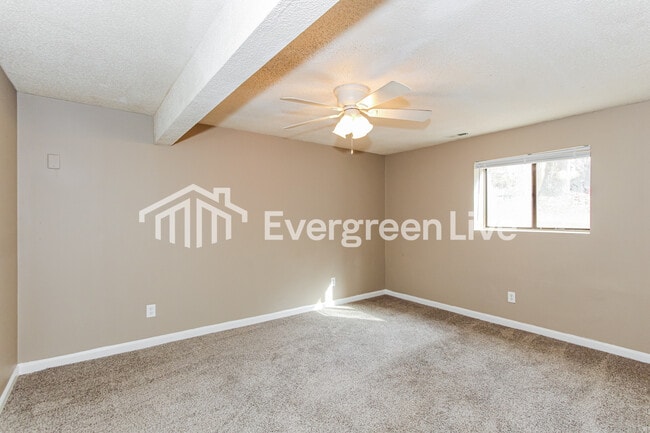 Building Photo - 209 Point S Ln