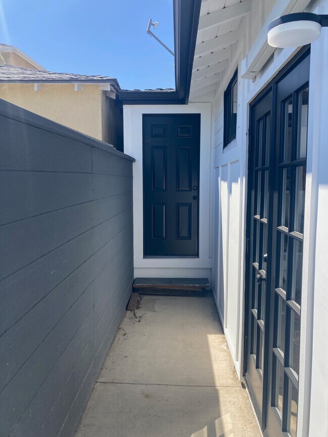 Building Photo - 8416 Glider Ave
